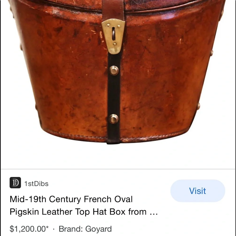 Authentic LEATHER Top🎩 Oval Box,Buckle Lock&Key Carryin Case Luxe Velvet Lined